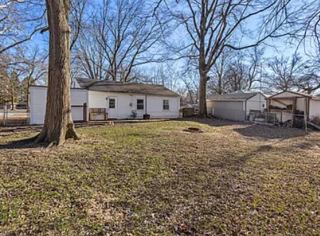 Building Photo - 1902 Meadow Dr