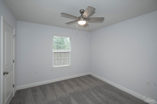 Building Photo - 3304 Bonfire Dr