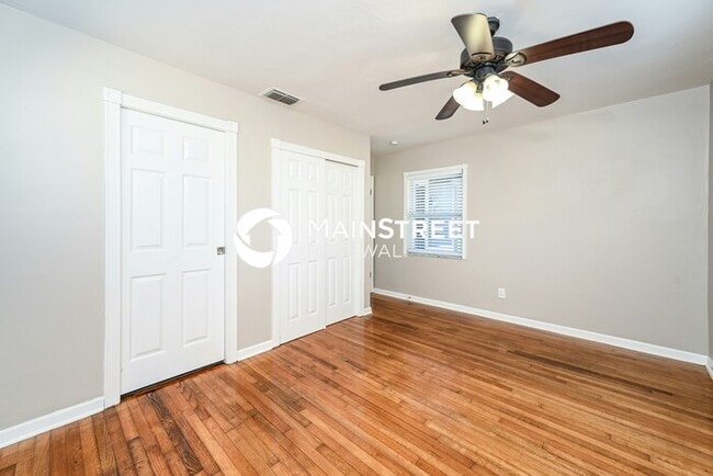 Building Photo - 3 Bedroom Pet-Friendly Home in St Petersburg, FL with Main Street Renewal