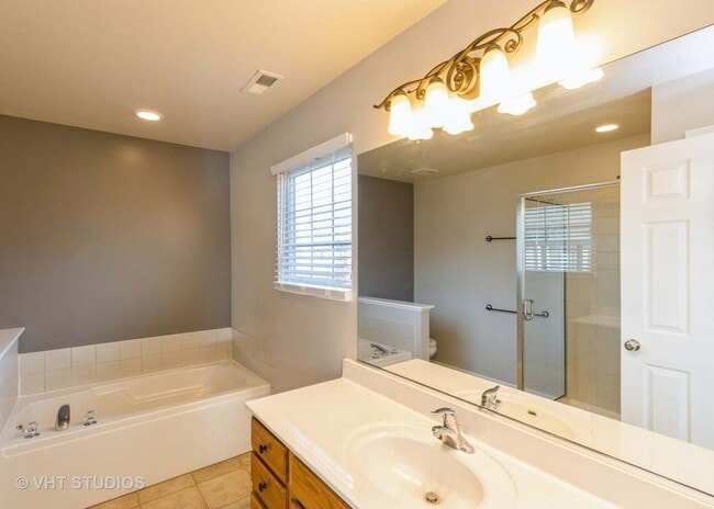 Building Photo - 271 Evergreen Cir