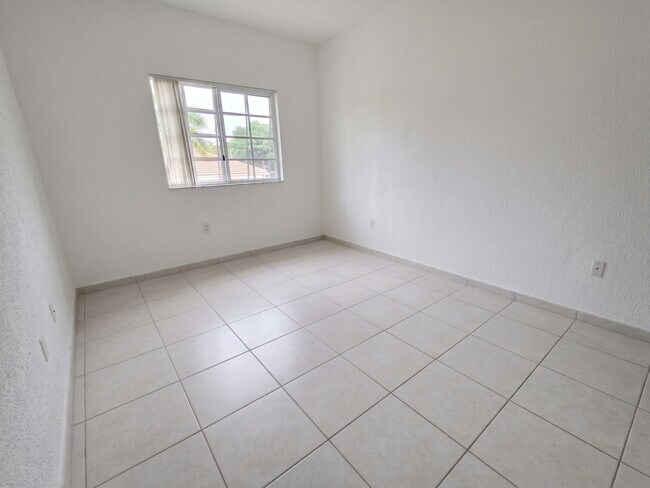 Building Photo - 7240 NW 114th Ave