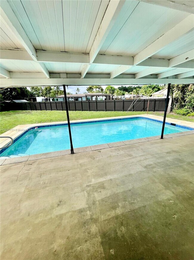 Building Photo - 4430 W Broward Blvd