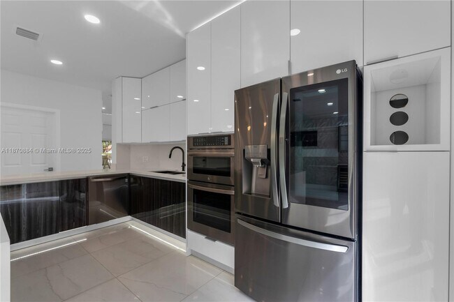 Building Photo - 11230 NW 59th Terrace
