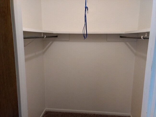 Building Photo - Updated and clean in quiet neighborhood.