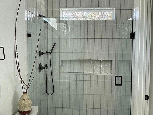 Building Photo - 910 Gullett St