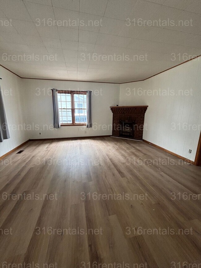 Building Photo - 503 N Summit St