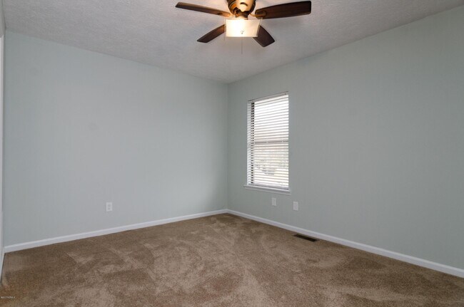 Building Photo - 10167 Creekside Dr SE