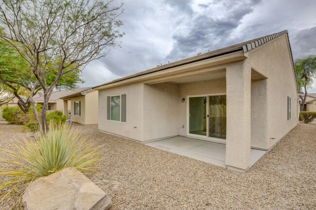 Building Photo - Charming 3 Bed 2 Bath Single Story Home in...