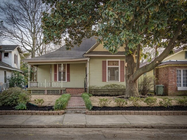 Building Photo - 3BR/1B Home in GREAT Midtown Location!!