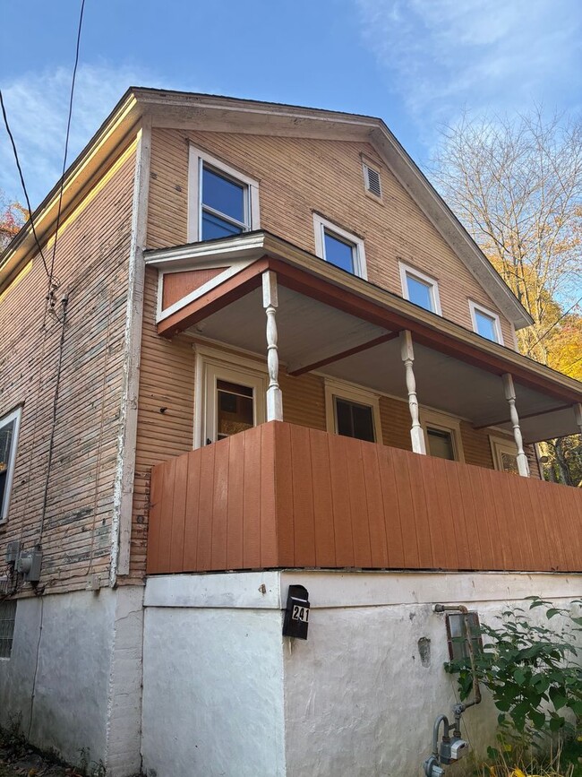 Building Photo - 241-243 Baker St Aliquippa