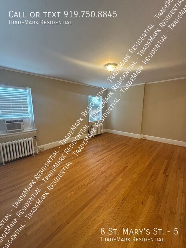 Building Photo - 8 St Marys St