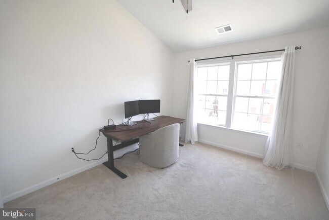 Building Photo - 43121 Shadow Terrace