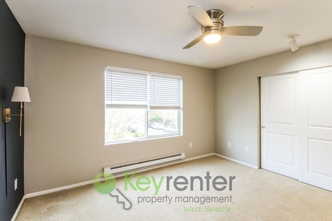 Building Photo - **Rent Incentive** Premier 3-Bed Home in a Coveted Seattle Community