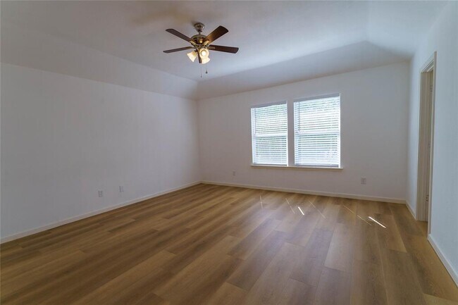 Building Photo - 1109 Hilltop Dr
