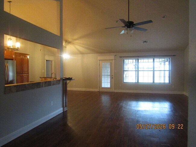 Building Photo - Beautiful 4-bedroom home located in the Heritage Hills Area!