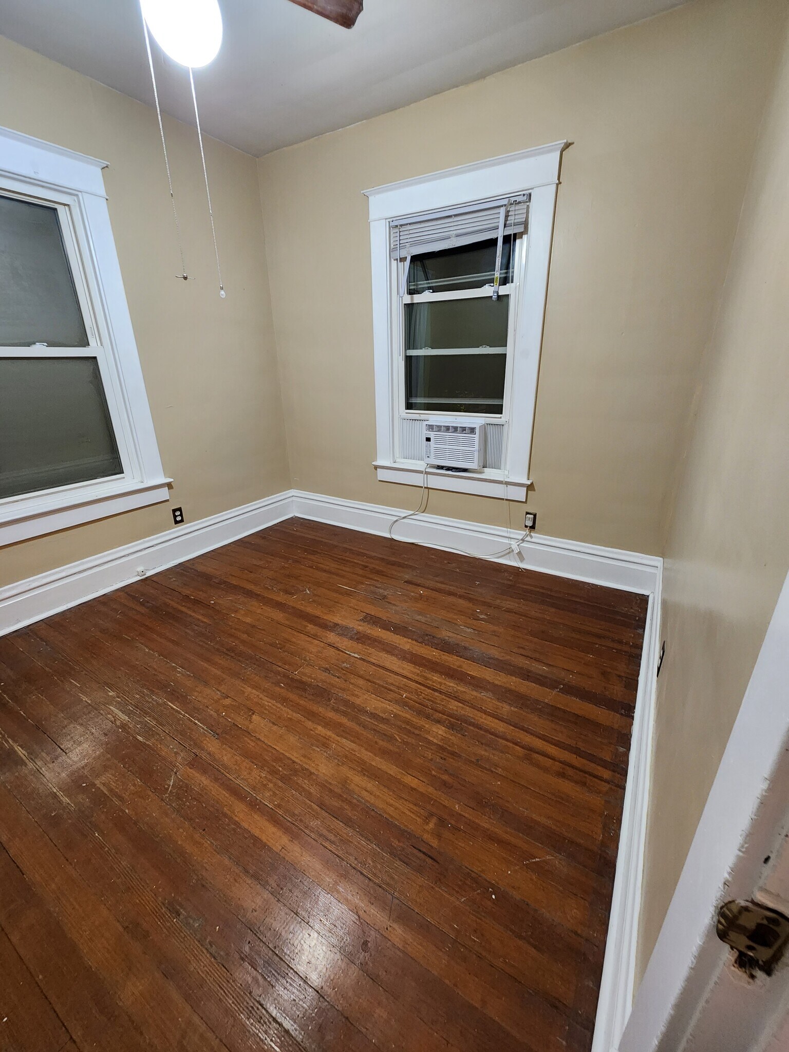 Bedroom 3 - 1017 N Elmwood Ave