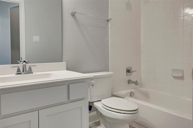 Building Photo - 2020 Overton Park Dr