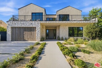 Building Photo - 16643 Addison St