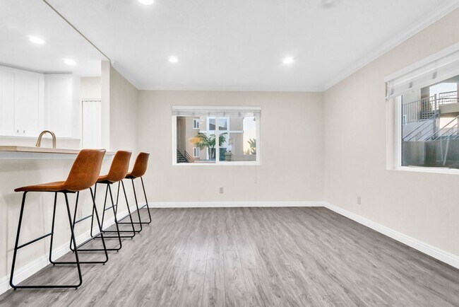 Building Photo - Beautiful one bedroom/one bath in the Verano community at UTC! Close to so much!