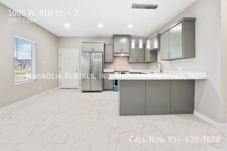 Building Photo - 1005 W 8th St