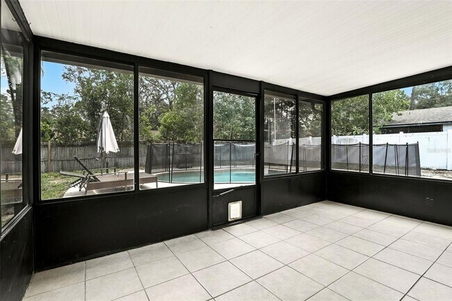Building Photo - 102 Ventura Dr