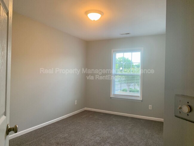 Building Photo - 330 Gilman Ln