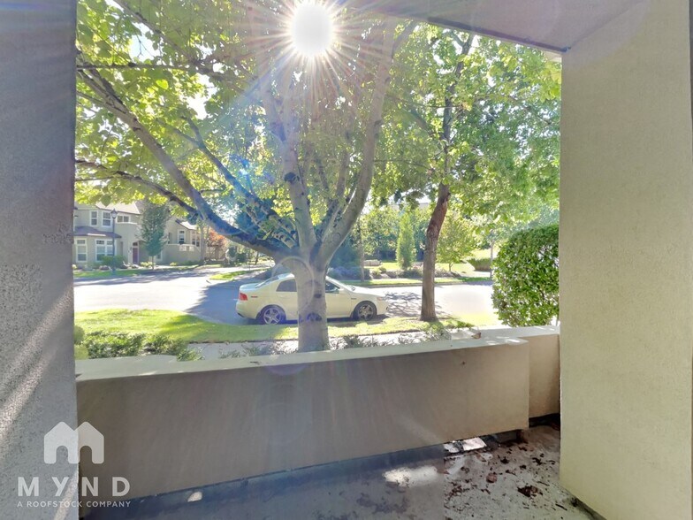 Building Photo - 1723 NE Ashberry Dr