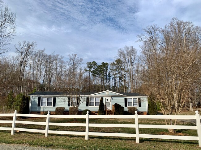 Primary Photo - Renovated 3 Bedroom Home In Raleigh, Apply...