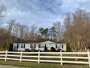 Building Photo - Renovated 3 Bedroom Home In Raleigh, Apply...
