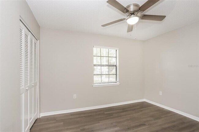 Building Photo - 302 N Miller Rd