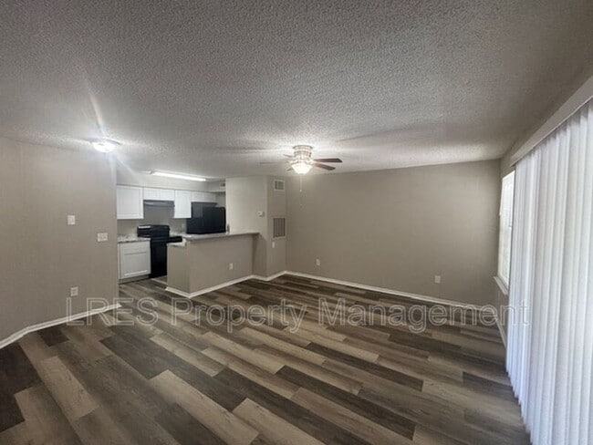 Building Photo - 5148 Park Central Dr