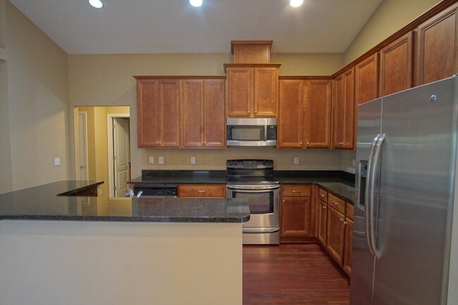 Building Photo - "Luxurious 3-Bedroom, 2-Bath Pet-Friendly ...