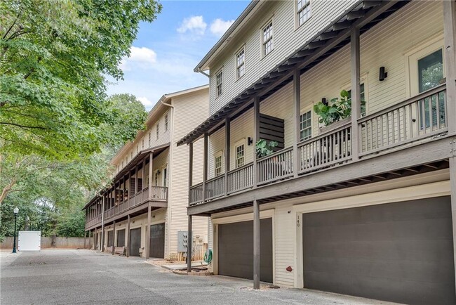 Building Photo - 3371 Dogwood Dr