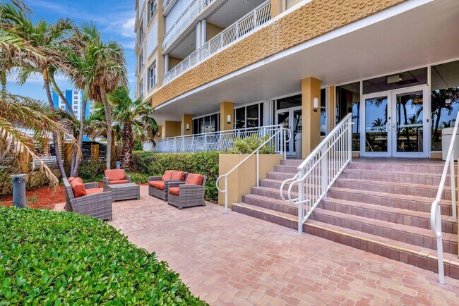 Building Photo - 328 N Ocean Blvd