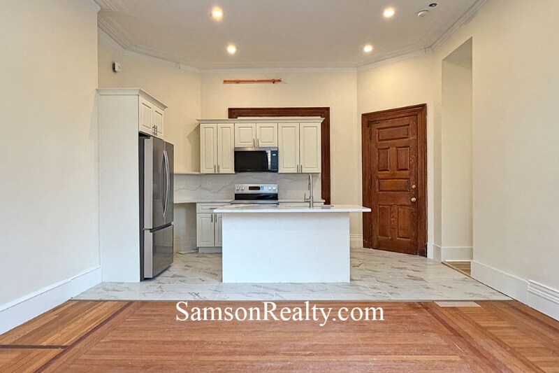 Building Photo - 314 Angell St