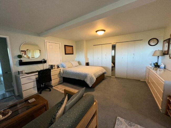 Building Photo - 819 Villa Vista St