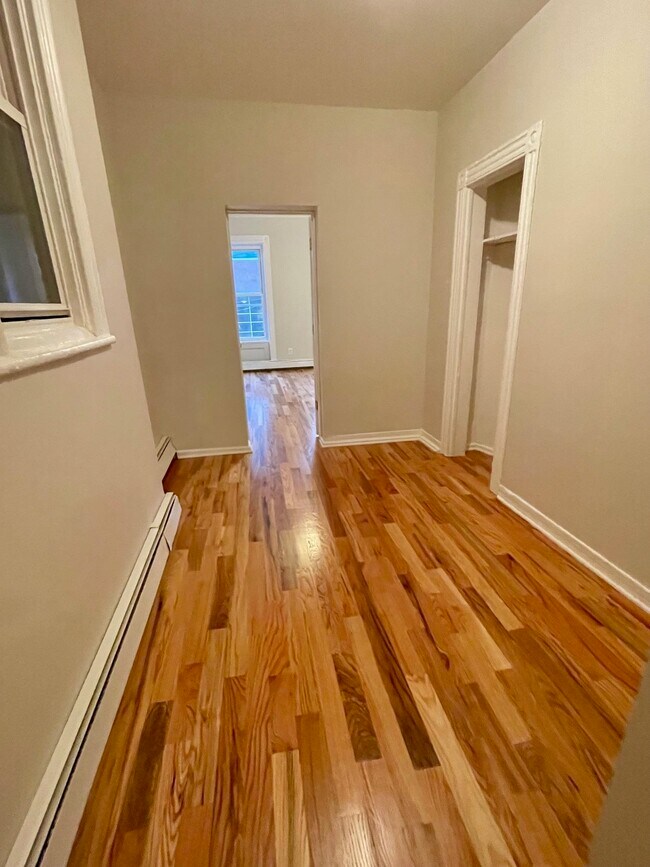 Building Photo - 380 Summit Ave