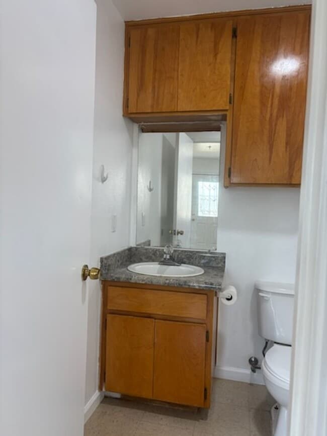 Building Photo - 881 W El Monte Way