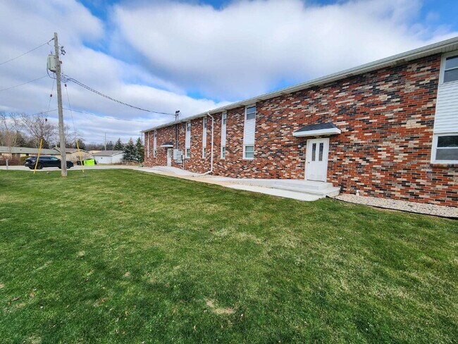 Building Photo - Updated 1 bedroom Upper - Kaukauna