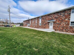 Building Photo - Updated Upper Level Apartment, Kaukauna