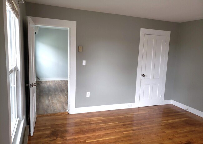 Building Photo - 64 Marlborough St