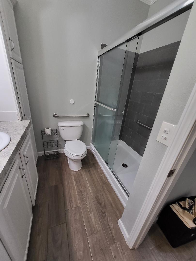 Tenant's walk-in shower- private - 3144 Tina Marie Dr