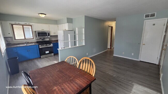 Building Photo - 3 Bedroom 1 Bath Multiplex Unit #3 – Columbia Heights