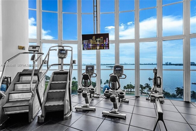 Building Photo - 1800 N Bayshore Dr