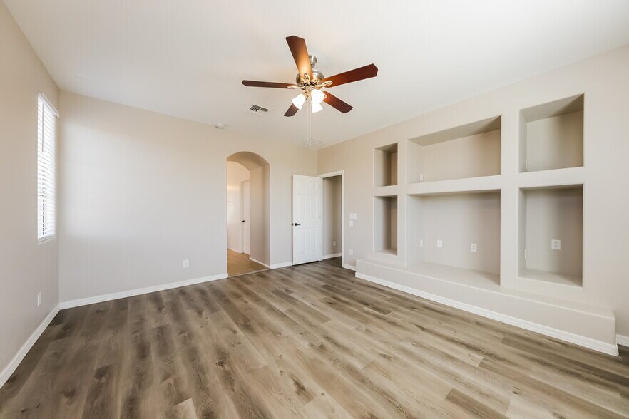 Building Photo - 2373 W Sleepy Ranch Rd