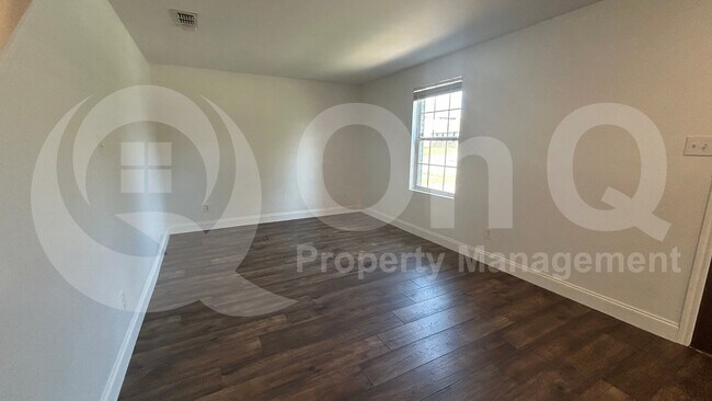 Building Photo - 905 Cedar Creek Dr