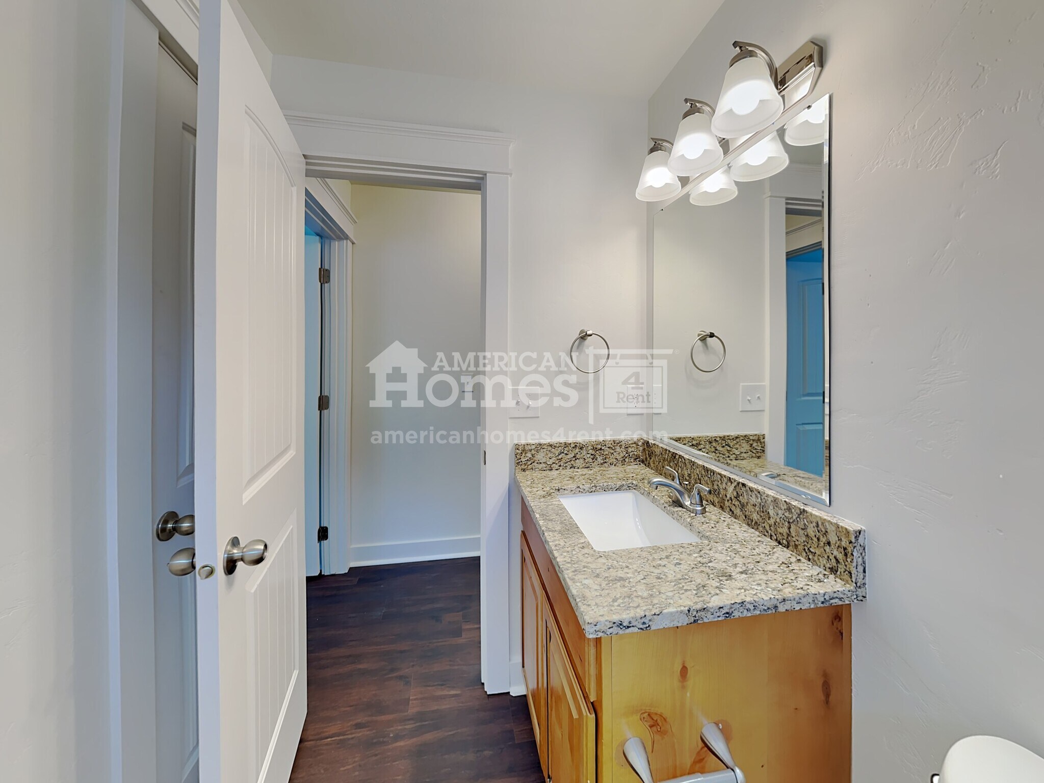 Building Photo - 891 S Threave Ave