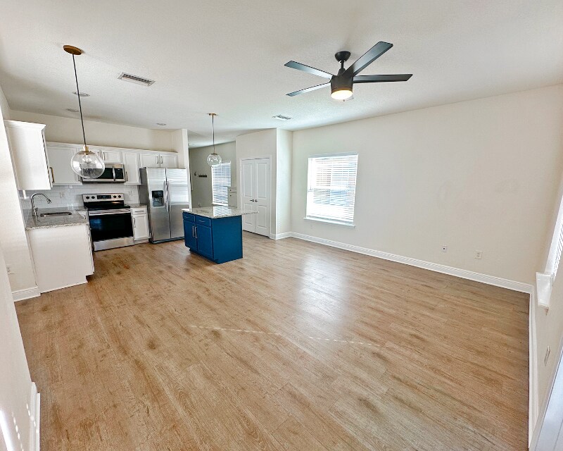 Building Photo - 1736 W Walnut St