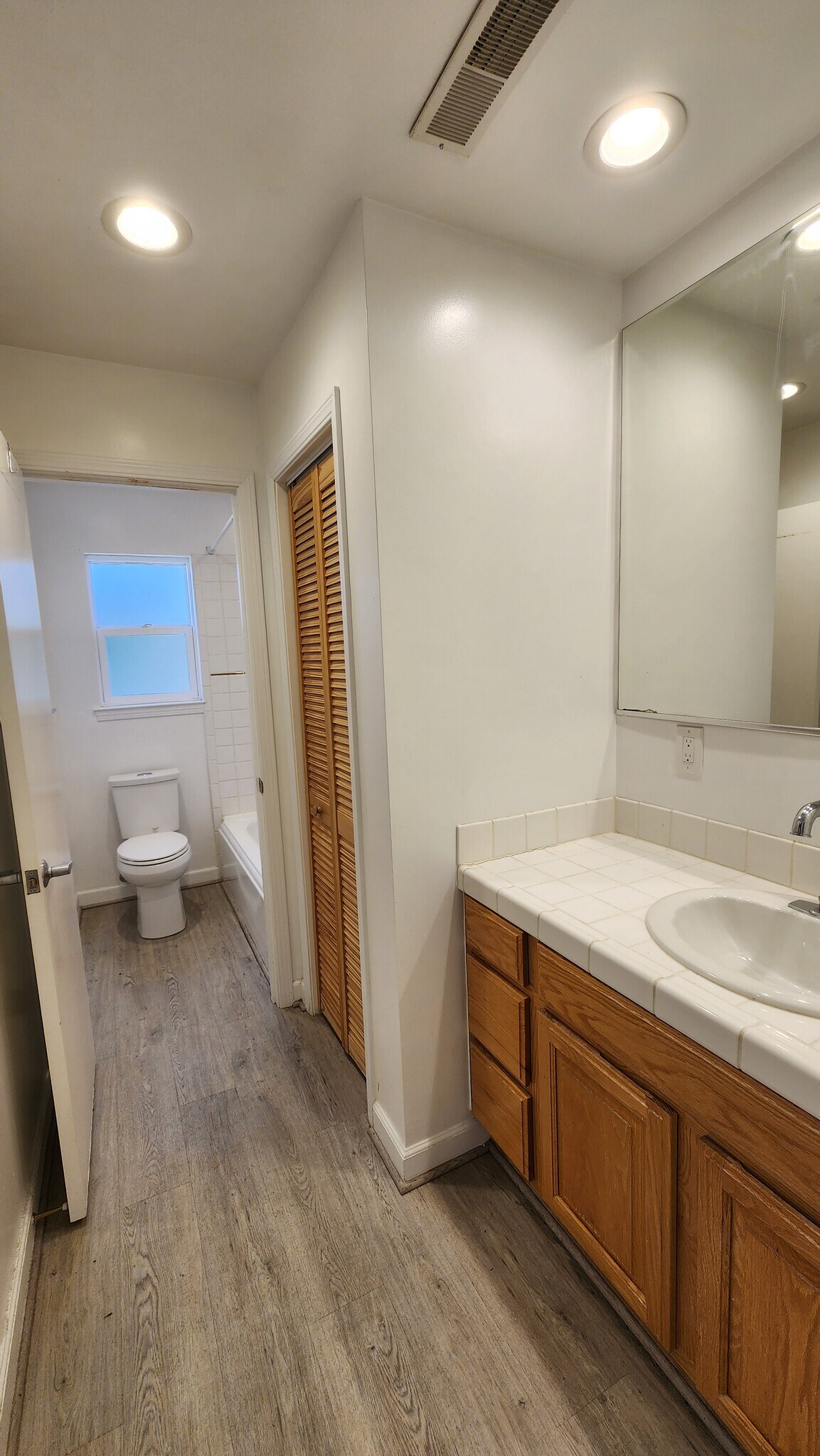 Building Photo - 6558 Simson St