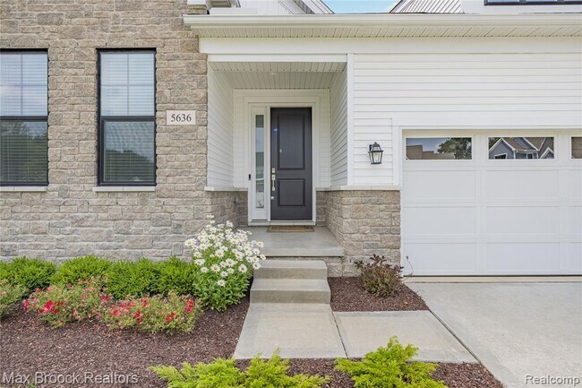 Building Photo - 5636 Suffolk Ct